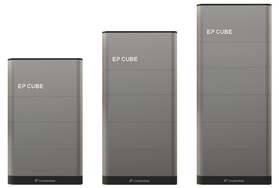 カナディアン・ソーラー EP CUBEの3サイズ。黒い本体に蓄電池パックを2段・3段・4段に積み重ねた外観