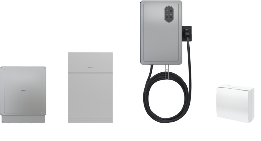 オムロン KPTP-Bシリーズの機器。左からトリプル蓄電パワーコンディショナ、蓄電池ユニット、トリプル蓄電用EVユニット、計測機能付き全負荷用分電盤